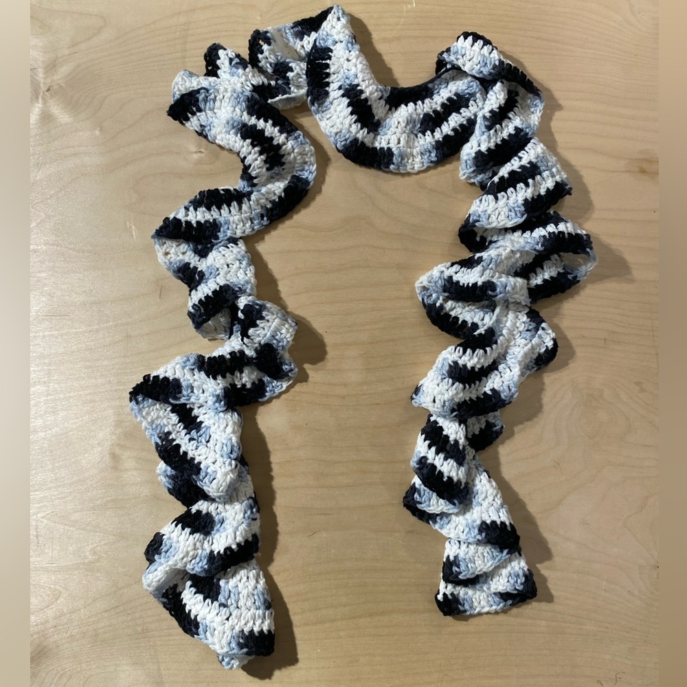 Black and White Ruffled Crochet Scarf (FC)